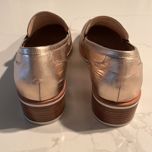 Ladies Size 38 Leather Loafer in Gold - Picture 3 of 10